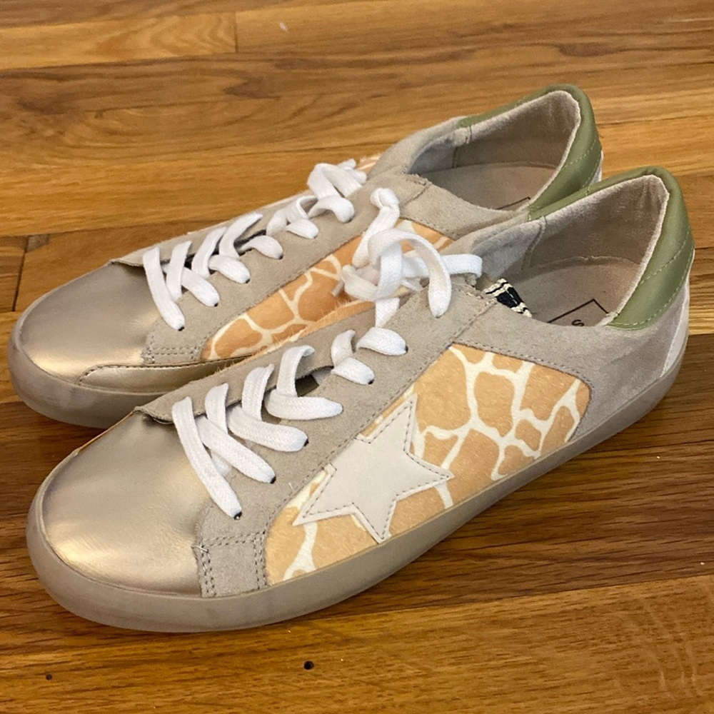 ShuShop Women’s Gold Animal Printed Sneakers Size 8.5